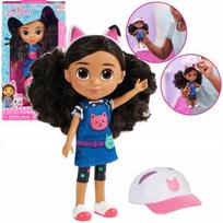 Gabby's Dollhouse Gabi kelioninė lėlė su kepure ir kačių ausų lankeliu 20 cm