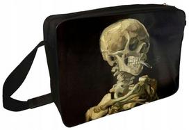 Pečių rankinė su Vincento van Gogo kaukole ir cigarete
