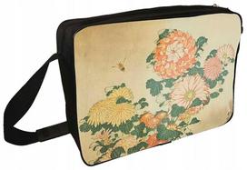 Rankinė per petį su chrizantemomis ir bite, Katsushika Hokusai