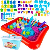 Kinetinio smėlio rinkinys su pripučiama dėže ir formelėmis – 4,5 kg