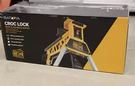 Darbo stalas ir suspaudimo stotelė Batavia B.V. Croc Lock (naudota: pažeista pakuotė, įbrėžimai ant korpuso)