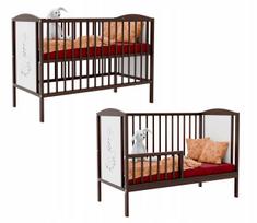 Ruda kūdikio lovytė FAIRY TALE WALNUT GIRAFFE su sofa ir apsaugine tvorele