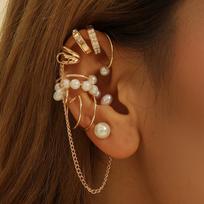 Vintage Imitation Pearl C-Shape Ear Cuff Clip Earrings for Women Girls Punk Tassels Fake Cartilage Non-Piercing Jewelry Gifts brown