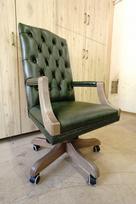 Odinė pasukama Chesterfield kėdė, ąžuolo mediena