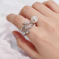 Light Luxury Zircon Wrapped Pearl Ring Style Niche Design Sense Open Ring Daily Dating High-End Accessories beige