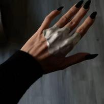Unikalus netaisyklingai klostuotas sidabrinis žiedas Minimalistinis nišinis metalinis piršto žiedas Išskirtinis dovanų aksesuaras moterims, vyrams Kasdieniam dėvėjimui black