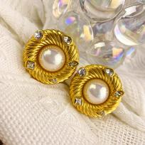 24K Gold Plated Vintage Hong Kong Style Mabe Pearl Donut Ear Clips for Non-Pierced Ears brown