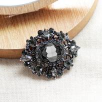 Stunning Retro Luxurious Brooch Embellished with Black Rhinestone and High-grade Stone in Baroque Style pilka spalva