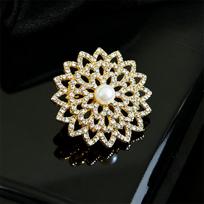 Hollow Kaleidoscope Big Flower Rhinestone Crystal Pearl for Women Brooches Pin Badges Alloy Backpack Icons Girls Jewelry beige