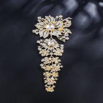 Large Size Rhinestone Brooch Exaggerated Design Flower Holding Crystal Rhinestone Brooches Decorative Jewelry auksas