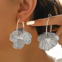 Golden Double-Layer Hollow Flower Hoop Earring for Women Vintage Earrings Ideal for Daily Wear Jewelry Accessories brown