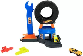 Hot Wheels City dirbtuvės ištiesiama padanga – automobilio trasa + transporto priemonė