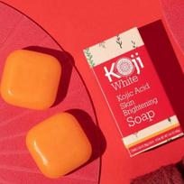 Koji White - Odą šviesinantis muilas su kojine rūgštimi 80g x 2 red