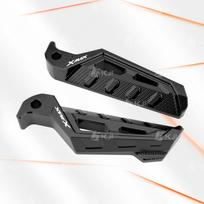 Skirta Yamaha XMAX 400/300/250/125 motociklo galinio keleivio pėdų atramai CNC galiniams pėdų kaiščiams pedalo priedams sidabras