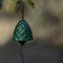 Outdoor Cast Iron Metal Wind Chimes Household Camping Wall Decoration Pine Cones Iron Art Scenic Gift Pendants Hanging Ornaments 5.3x5.3x5cm - 1pcs gray