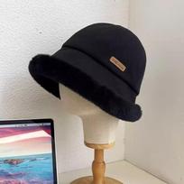 Moteriška pliušinė šilta kepurė su ausų šildytuvais – elegantiška, patvari ir šalčiui atspari žvejo kepurė, neelastingo austo dizaino kava