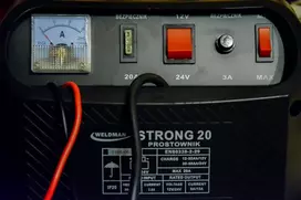 Weldman Strong 20 12V/24V akumuliatoriaus lygintuvas
