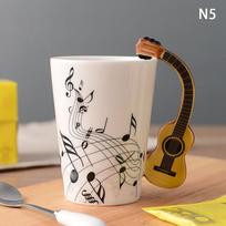 240 ml Kūrybinės muzikos keraminis puodelis gitara smuikas, mielas kavos arbatos pieno puodukai ir puodeliai su rankena Naujovės dovanos as the picture white
