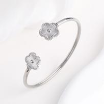 INS Stainless Steel Laser Five Leaf Flower Opening Ladies Bangle Classic For Woman Girl Clover Jewelry Party Gift beige
