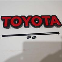 Toyota priekinės grotelės Priekinis buferis Retro grotelių emblema Land Cruiser LC100 LC95 LC80 Wildlander Harlander RAV4 raidės emblema kymb14 35.5X7.5cm sidabras
