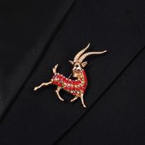 Golden Antelope Brooch Sparkly Rhinestone Adorned Fashion Jewelry for Couple Anniversary Souvenir Wear Coat Accessories Charismatic Holiday Gifts balta