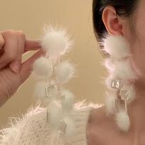 1Pair Autumn and Winter Sweet Fashion Hairball Fringed Square Earrings beige