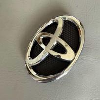 TOYOTA YARIS Originalūs priekiniai ženkleliai 75301-52080 Tinka YARIS SEDAN 2007-2014 rvxb06 sidabras