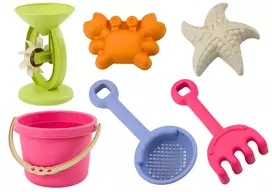 LEAN TOYS smėlio žaidimų rinkinys - kibirėlis, malūnėlis, sietelis, 3 pastelinės formelės (6 vnt.)