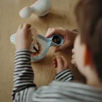 Kidywolf analoginis ir skaitmeninis žadintuvas šviesiai mėlynas