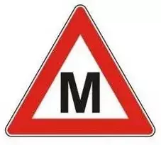 Magnetinis ženklas M raidė