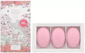„Trio Woods Of Windsor True Rose drėkinantis masažinis muilas su palmių aliejumi, 3 vnt., 60 g“