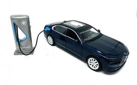 Žaidimų zona | PC | Konsolės | Priedai // Žaislai ir žaidimai vaikams // Auto msz 1/32 bmw i7 światło i dźwięk
