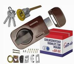 Papildomas metalinis rudos spalvos durų užraktas su cilindrine spyna, 3 vnt. rinkinys KLUC