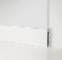 Profilpas Metal line 87/6 + aliuminio įdėklas, lakuotas matine balta spalva Ral 9010, skirtas Led