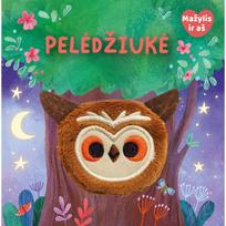 Pelėdžiukė. Su žaisliuku ant piršto