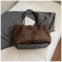 Tote Bag with High-quality Texture, Retro Style, and A Small, Exclusive Shoulder Bag with An Underarm Strap. without pendant ruda