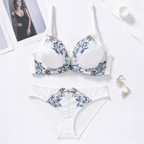 Big Size Female Summer Sexy Lace Embroidery Big Bosoms Show Small on The Support Prevent Droop Underwear Suit 85D white