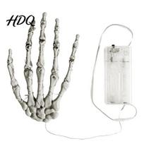 Purple LED Hanging Lights Halloween Skeleton Hand Lights Light Up Claw Seasonal Home Decoration Supplies Lantern Spooky Atmosphere Lamp for Haunted 1pc violetinė