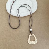 Retro Geometric Flower Necklace: Forest Isle Wood Whisper Clavicle Chain gray