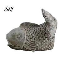 Lauko sienos ornamentas Žuvies formos lietaus nubėgimo latakas, Dekoratyvinis latako statulėlė, Funkcionalus vandens srauto skulptūra lauke sodui Fish gray