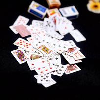 Linksmos mielos mini žaidimų kortos Pokerio žaidimai Super mažos kortos Apgaulingos dovanos Kelioniniai žaislai Išdaigų rekvizitai white