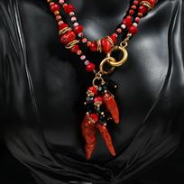 Vintage Natural Stone Bull Blood Red, Unique, Versatile and High-end Sweater Chain black
