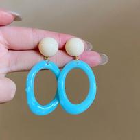 Dopamine Color Hong Kong Style Earrings: Niche Design, No Piercing Clip-Ons for Women - Perfect for Beach Vacations, Exaggerated Stud Design. yellow