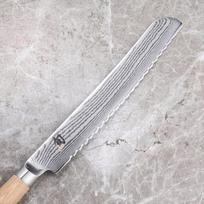 Kai Shun Classic White japoniškas duonos peilis, 23 cm ašmenų ilgis - damasko peilis, 32 sluoksniai Vg Max šerdis - 61 (±1) Hrc - pakka medžio rankena - pagamintas Japonijoje - dantytas peilis duonai, kaltinis