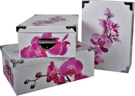 2j 3 originalių orchidėjomis margintų kartoninių dėžių su metaliniais kampais ir rankenomis rinkinys. Labai gražios, didelės, dekoruotos, modernaus dizaino dėžių dydžiai: 38x26.5x14, 40x28.5x15, 42x