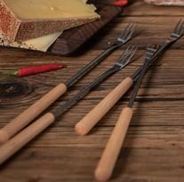 Kuhn Rikon šakutės sūrio fondiu, buko medienos, 4 vnt., skirtos sūrio fondiu