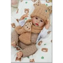 „Reborn“ lėlė berniukas, 43 cm, su rudu megztu kostiumu ir aksesuarais