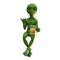 Resin Alien with Beer Glass Figurine, Decorative Desktop Ornament, Creative Table Decoration for Home Living Room Bedroom Office Garden Balcony A green