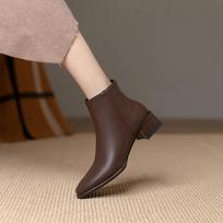 Retro square toe thick heeled short boots for women in autumn and winter 2024, new British style with plush warm Chelsea boots 35