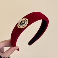 Vintage Black Velvet Pearl Flower Headband Elegant Wide Side Elastic Sponge Thick Headdress Hair Accessories for Women beige